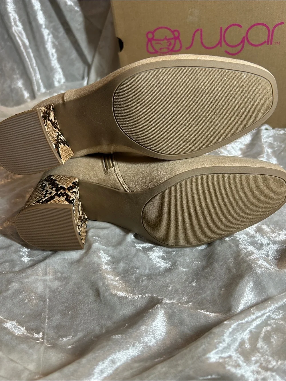 NWT SUGAR SNAKE HEEL ANKLE BOOTS 7.5M